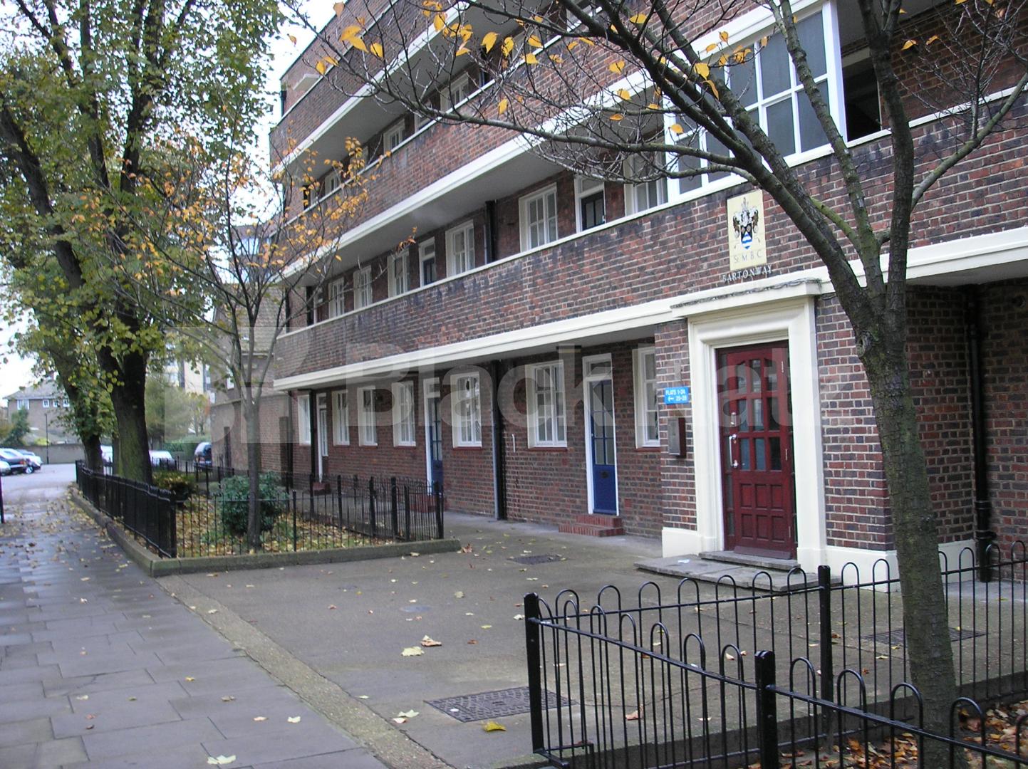 			1 Bedroom, 1 bath, 1 reception Flat			 Queens Terrace, ST JOHNS WOOD NW8